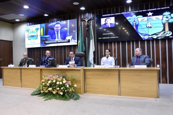 A homenagem foi proposta pelo presidente da Casa, Deputado Ezequiel Ferreira 