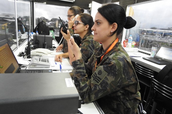 Controladores operam na Torre Lagos