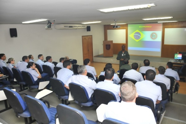 Na ocasião foi ressaltada a possibilidade de participação de oficiais estrangeiros em cursos da UNIFA