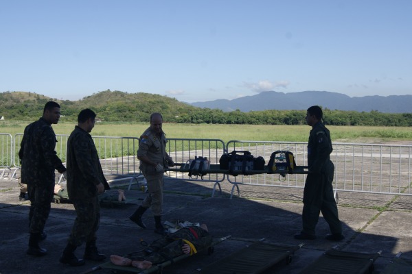 Objetivo é treinar médicos, enfermeiros e técnicos de enfermagem em evacuação aeromédica em ambiente operacional e tático 