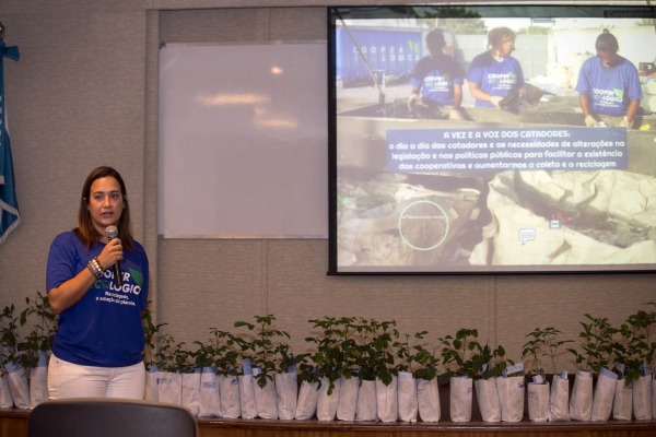 Durante o evento foram debatidos diversos temas, como a coleta seletiva e a logística reversa