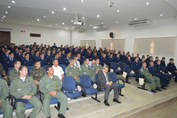 Apresentação dos novos estagiários e aula inaugural aconteceram dia 08
