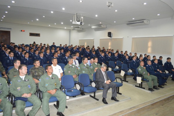 Apresentação dos novos estagiários e aula inaugural aconteceram dia 08