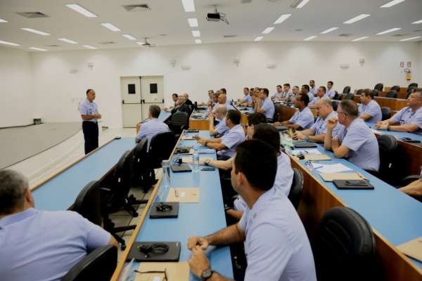 Atividades de ensino são prioritárias para o Comando da Aeronáutica, tendo como medida estratégica ampliar a capacitação profissional na pós-formação