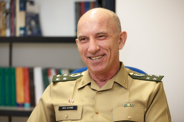 Comandante da ESG fala do novo curso em Brasília