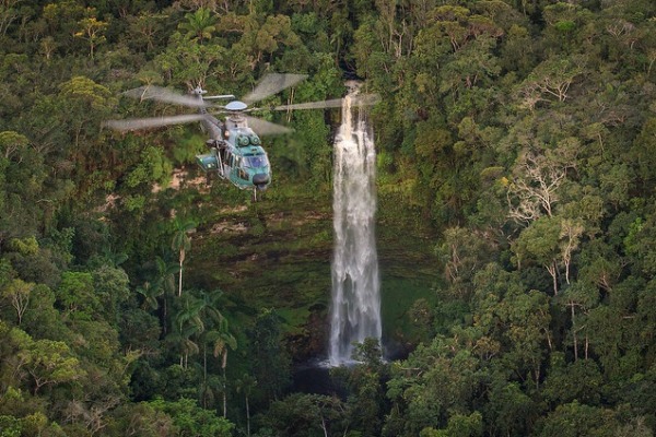 Versátil e flexível, capaz de cumprir diversas missões no campo de batalha, o helicóptero chega aos lugares mais difíceis