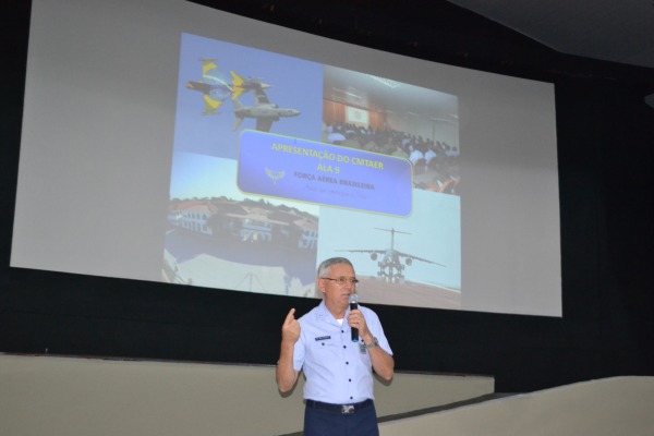 Oficiais da Guarnição assistiram à palestra sobre a Reestruturação da FAB