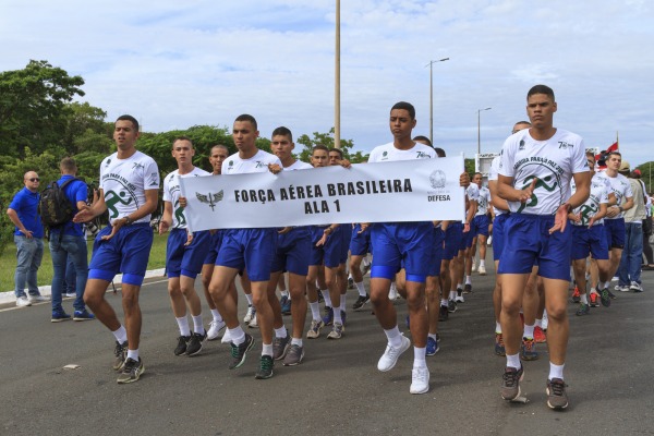 Militares da Força Aérea Brasileira participaram da corrida