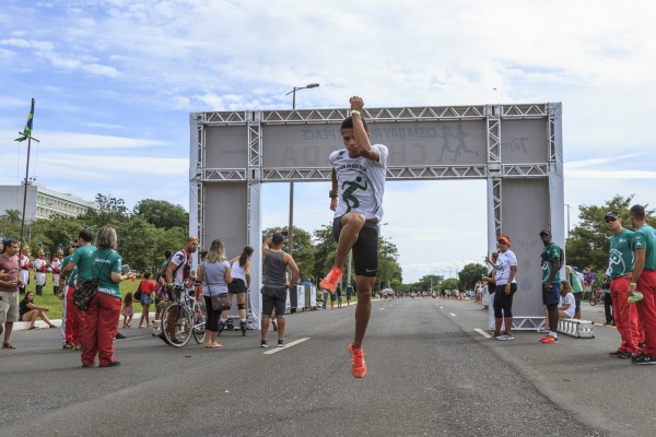 Primeiro a terminar o trajeto de 5km é ex-aluno do PROFESP