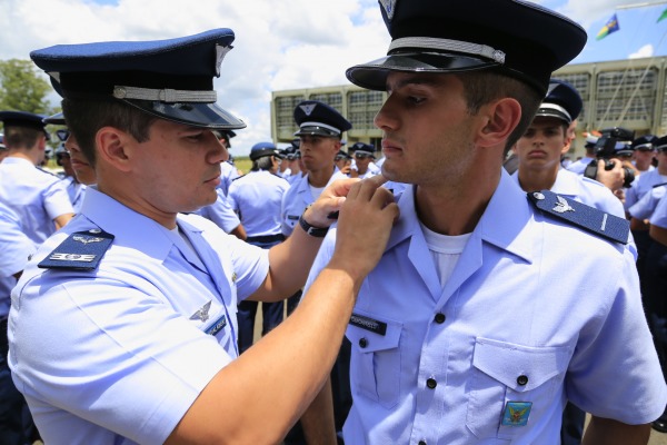 Cadetes do primeiro Esquadrão recebem a platina