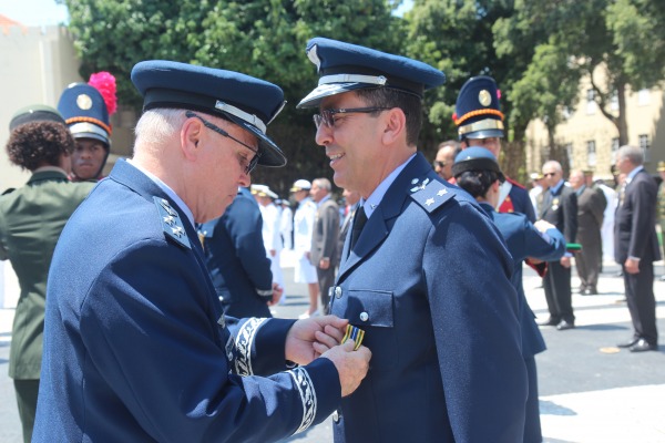 Ao todo, 156 militares e civis foram agraciados com a medalha