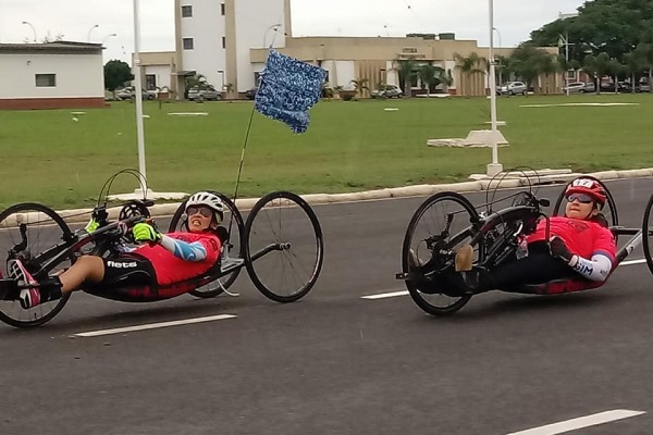 Atualmente são nove alunos-atletas utilizando as piscinas, a pista de atletismo e as pistas de asfalto