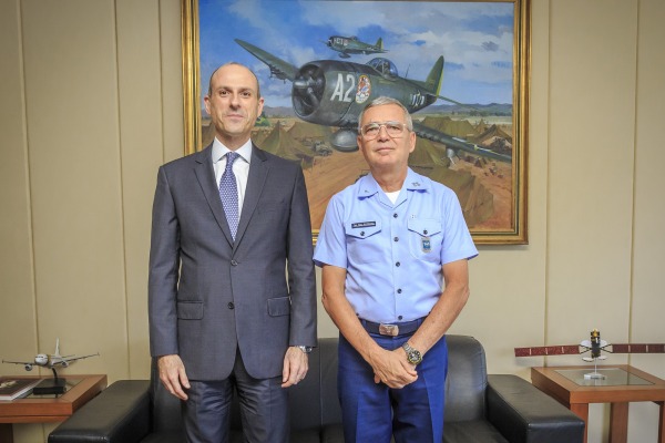 Procurador-Geral Fabrício Da Soller visita Comandante da Aeronáutica