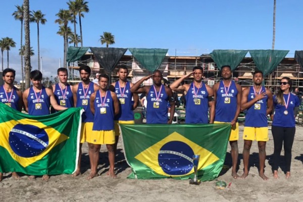 Seleção Brasileira de Handebol de Areia leva ouro