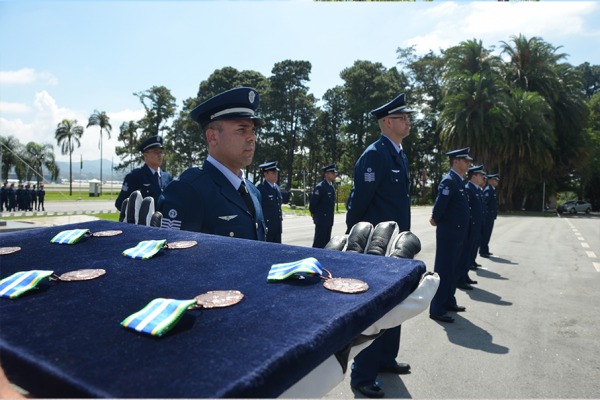 O Dia do Especialista celebrado em 25 de março foi antecipado para esta sexta-feira (23) em diversas Unidades do País