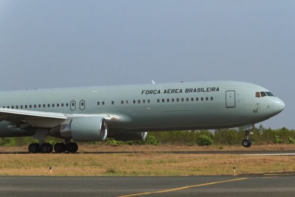 Boeing 767 da FAB decola com venezuelanos a bordo