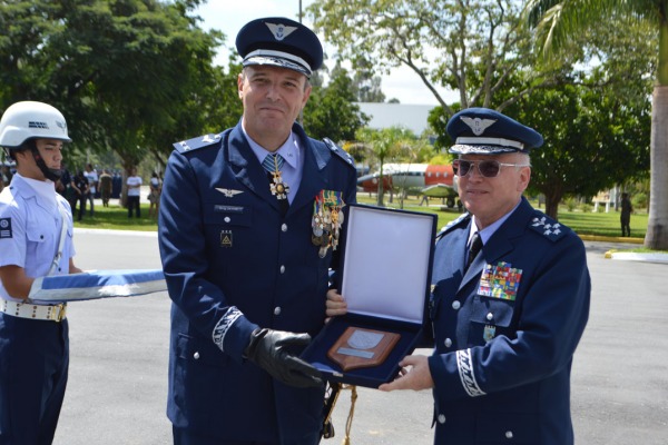 Passagem de Comando da Aviação do Exército – Defesa Aérea & Naval