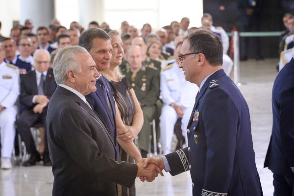 Major-Brigadeiro Reis cumprimenta o Presidente