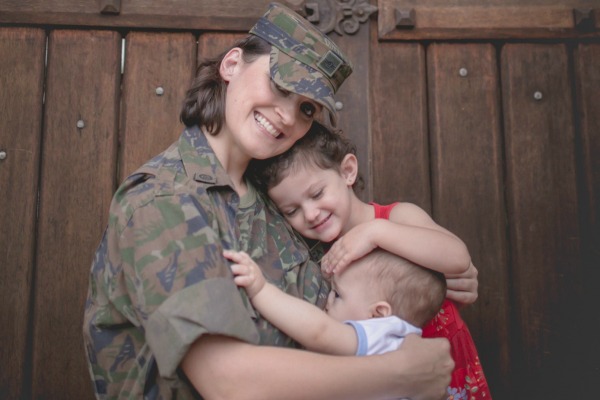 Tenente Andressa e os filhos: Sabine e Ian