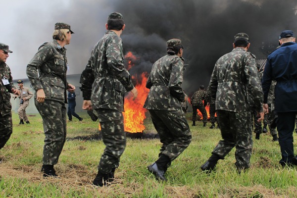 Os alunos foram orientados quanto a procedimentos de combate a incêndio 