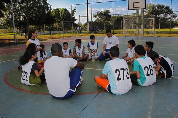 Estudantes participam de ações recreativas