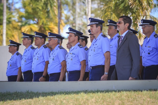 Oficiais-generais participam da cerimônia militar