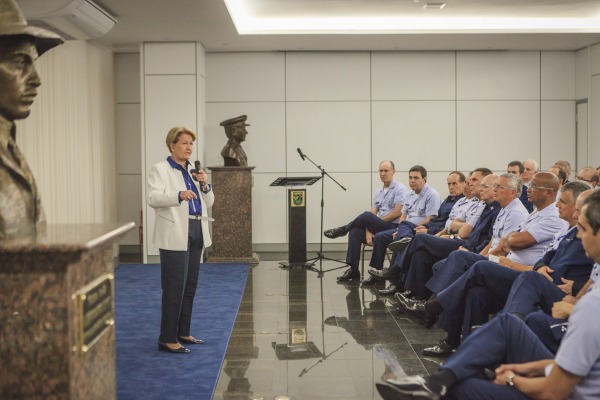 Temas ligados à atual conjuntura política e econômica foram debatidos