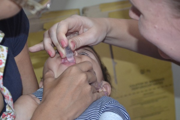 Crianças de até cinco anos precisam ser vacinadas
