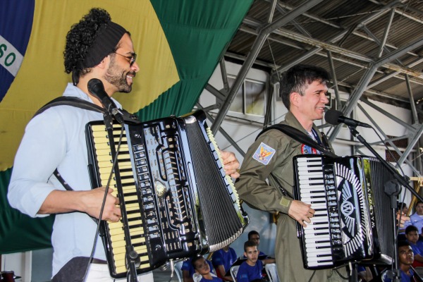 Cezinha do Acordeon e Waldonys foram os destaques da apresentação cultural