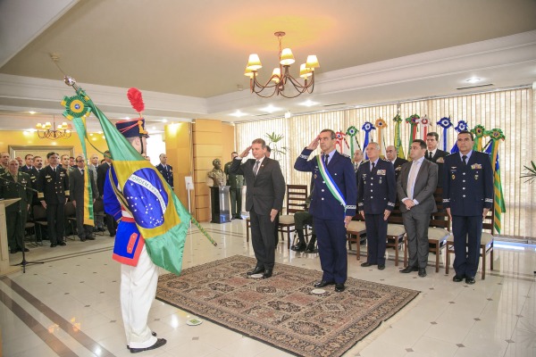 Cerimônia de assunção foi realizada nesta segunda-feira na sede do Ministério da Defesa em Brasília (DF)