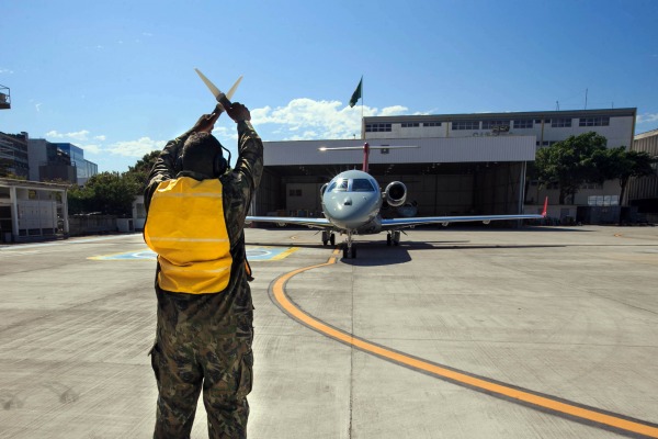 Avião cumpre atividade de inspeção em voo e de radiomonitoragem