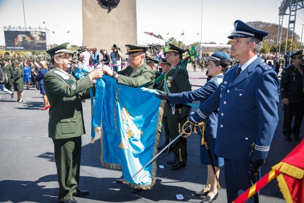 Escola de Especialistas de Aeronáutica foi condecorada