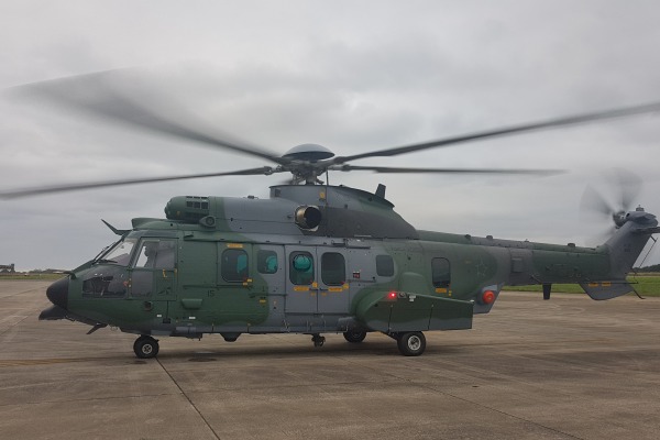 Aeronave H-36 Caracal é a primeira da FAB que está equipada com um farol de busca de alta capacidade