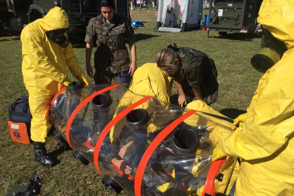 Os envolvidos puderam efetuar um exercício simulado interagências para o resgate de vítimas 