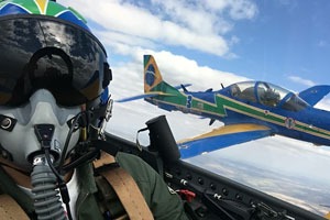 Repórter voou no avião da Esquadrilha em um treino de demonstração