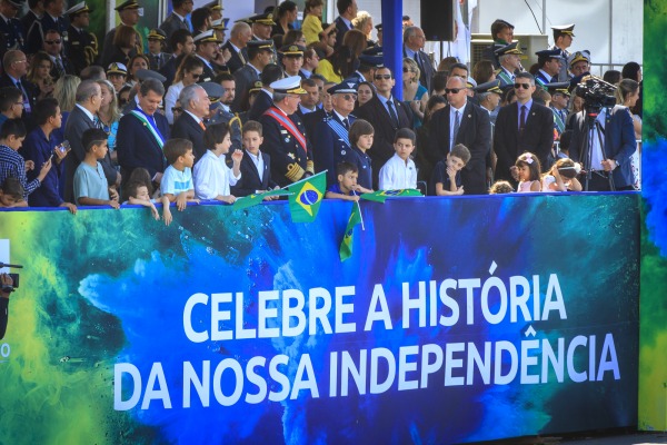 Brasilienses prestigiaram o evento que contou também com a apresentação de aeronaves operacionais e da Esquadrilha da Fumaça