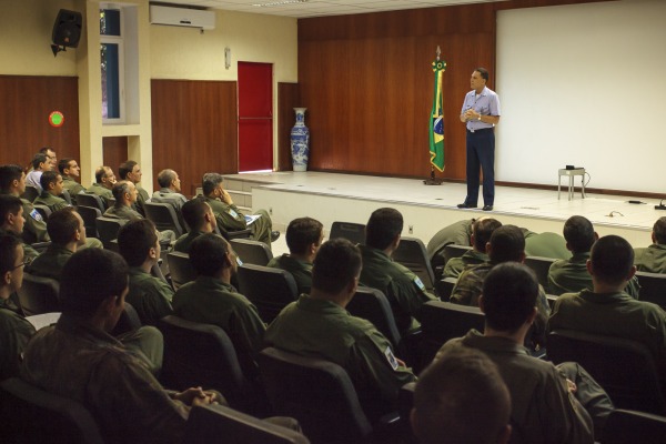 Cerca de 100 militares participam da atividade voltada para conflito de guerra