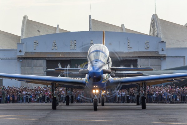 A programação contou com exposição e demonstrações aéreas de aeronaves militares e civis