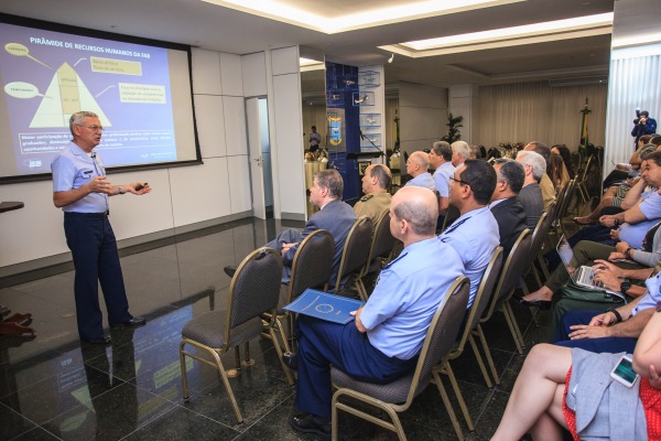 Palestra foi direcionada aos integrantes do Curso de Altos Estudos de Defesa (CAED)