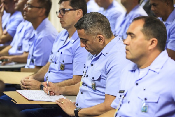 Suboficiais selecionados para o curso assistiram à apresentação do Comandante