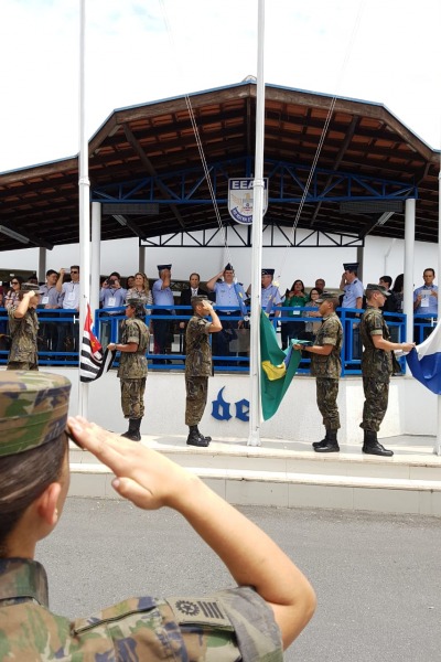 Parada diária no pátio do Corpo de Alunos