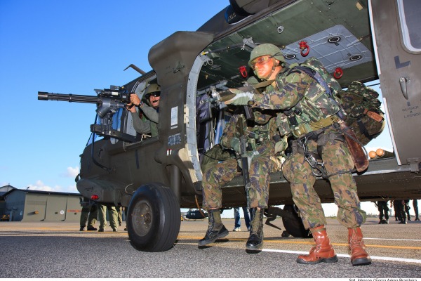 Aplicação de princípios como distinção, necessidade militar, limitação e proporcionalidade é observada em treinamentos como a CRUZEX