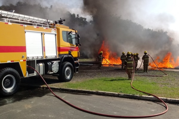 Treinamento de contraincêndio realizado por militares da DIRINFRA