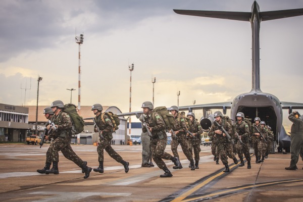 Cada ensaio é cronometrado e gravado para análise e posterior certificação da aeronave