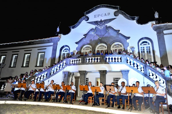 Cantata de Natal da EPCAR foi apresentada na fachada da Escola