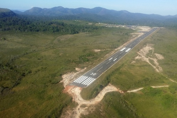 A pista de Surucucu permite pouso e decolagem de outras aeronaves