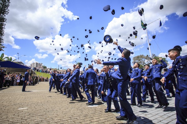 Durante três anos, os alunos tiveram instruções nos campos acadêmico, físico e militar