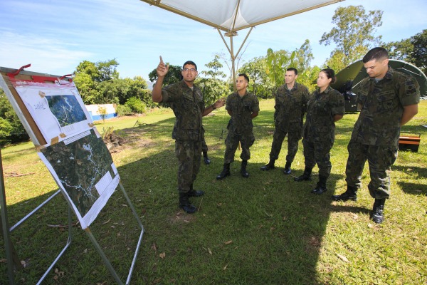 Militares do 1º GCC participam de briefing