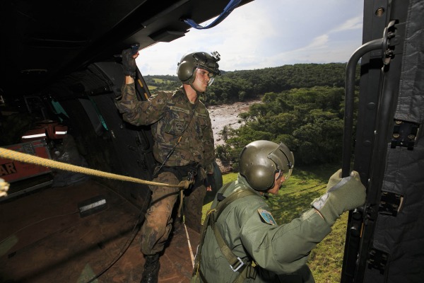 Militares do Esquadrão Puma em ação