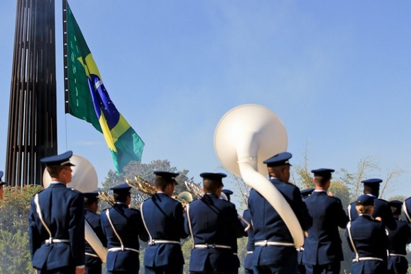 Solenidade acontece às 10h na Praça dos Três Poderes em Brasília (DF)